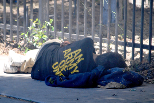 homeless-vet-sleeping-600x400